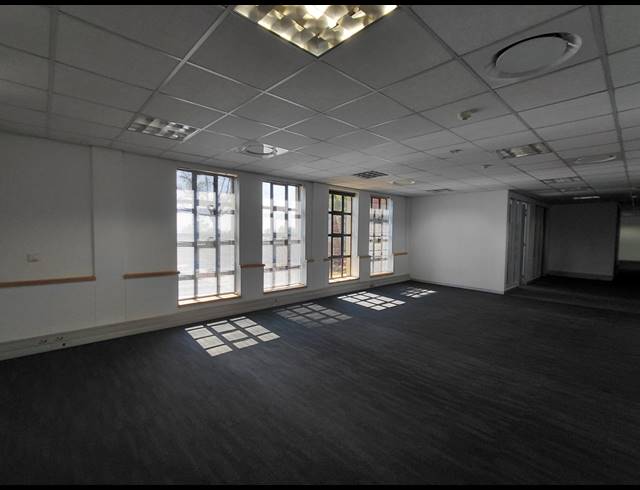 429M² OFFICE TO LET IN BRYANSTON